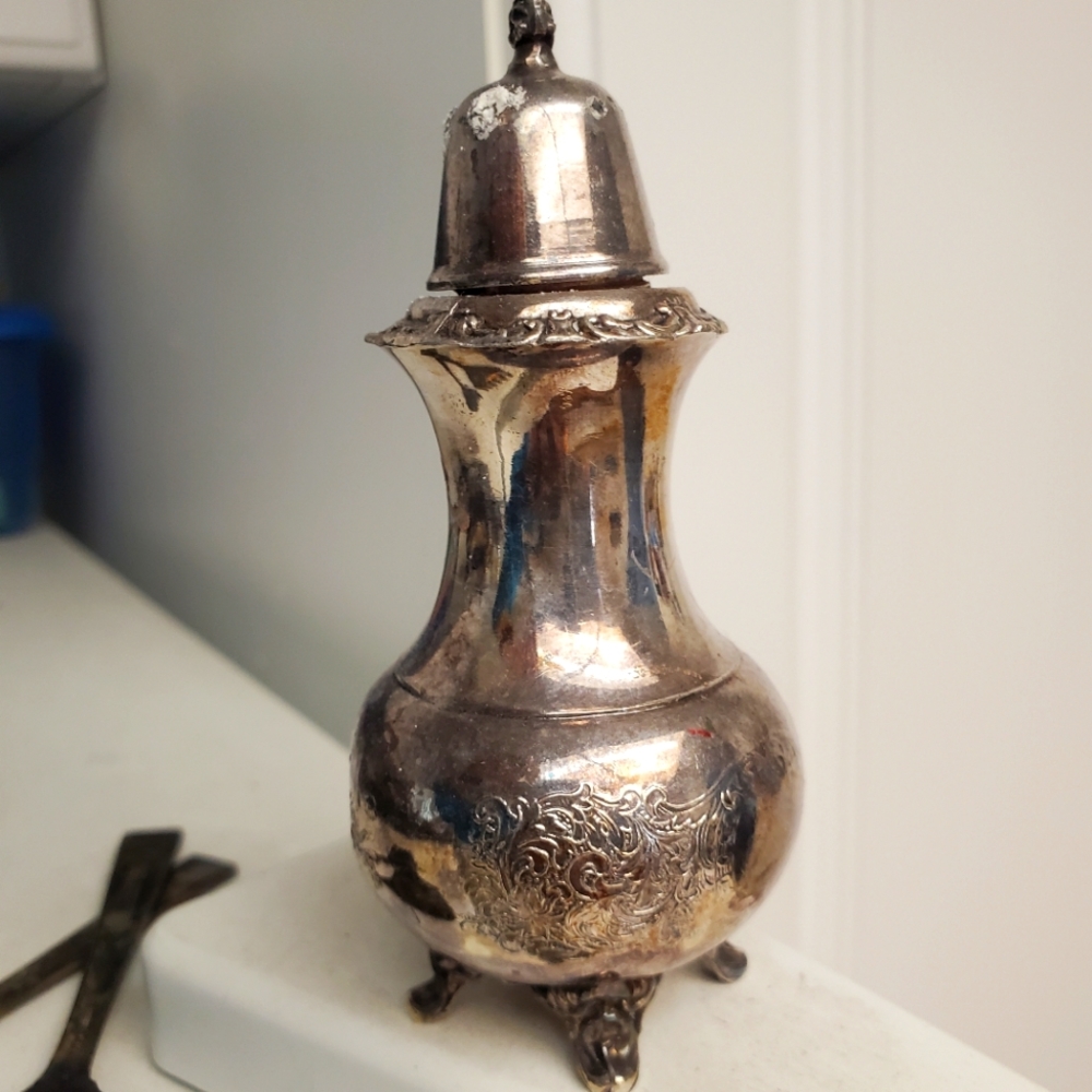 Vintage Silver Plated Salt/Pepper Shaker (one only)